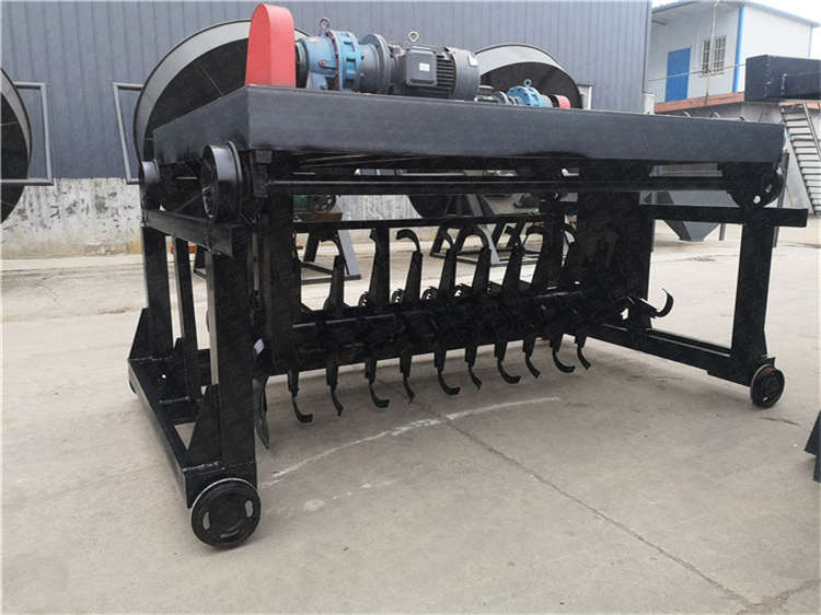 槽式翻拋機(jī)適用于豬牛羊糞便發(fā)酵腐熟