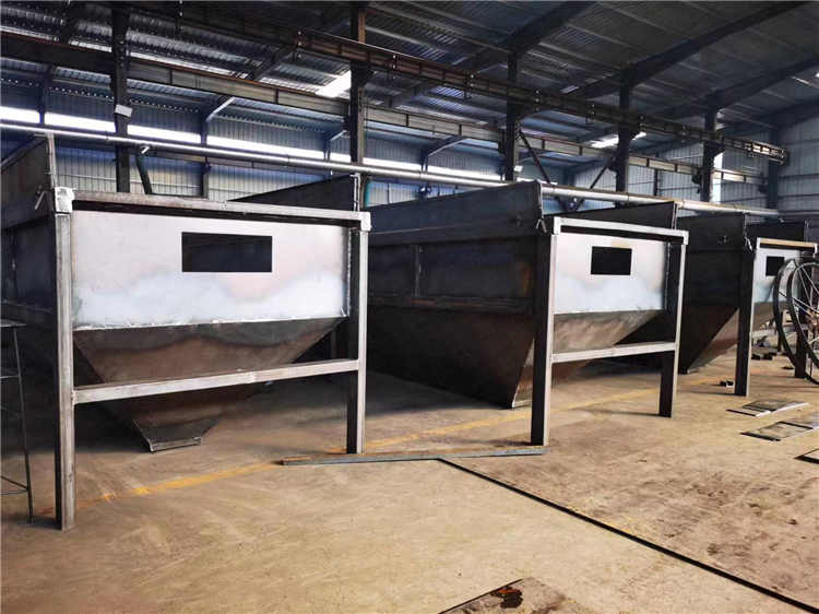 滾筒篩分機(jī)是造粒后分離有機(jī)肥料的一種設(shè)備