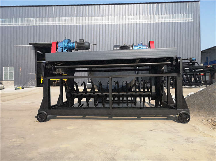 普通翻槽機(jī)主要發(fā)酵豬糞牛糞肥料腐熟設(shè)備