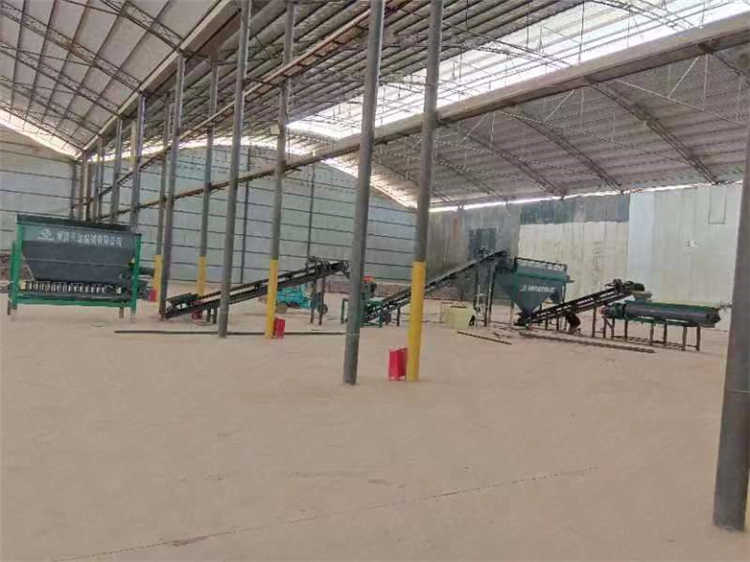 年產(chǎn)2噸粉劑有機(jī)肥加工生產(chǎn)線客戶現(xiàn)場(chǎng)