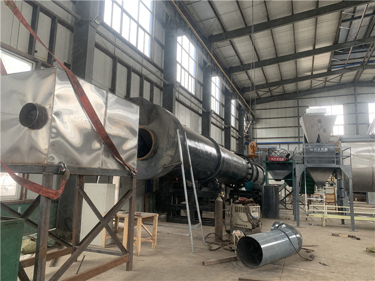 甘肅客戶豬糞顆粒生產(chǎn)線年產(chǎn)2萬噸全套設(shè)備使用現(xiàn)場