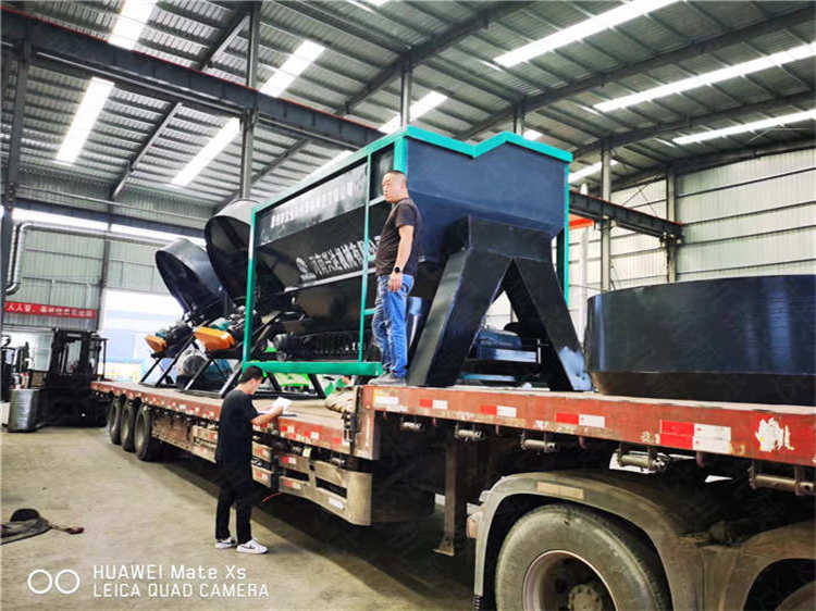 廣西客戶2萬噸有機(jī)肥生產(chǎn)線設(shè)備裝車發(fā)貨