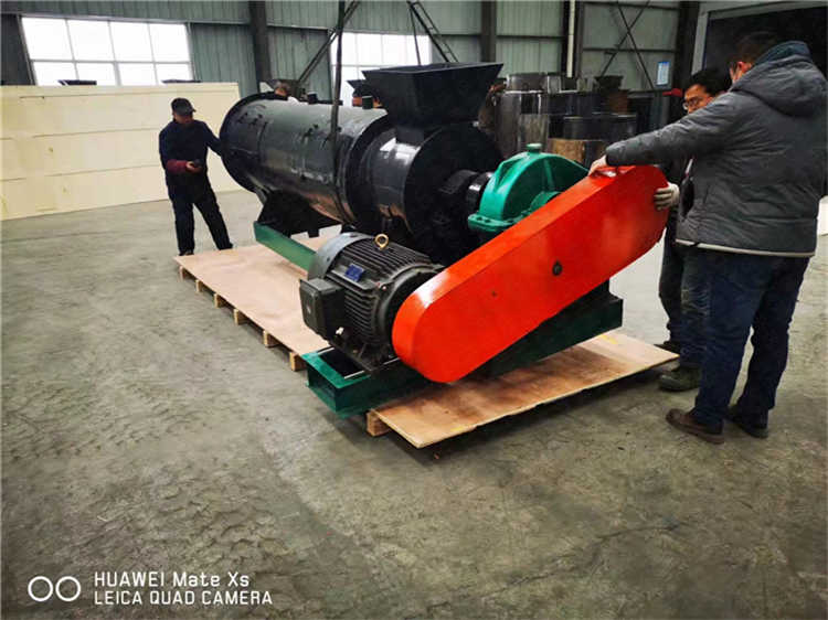 年產(chǎn)3萬噸有機肥生產(chǎn)線用到的造粒設(shè)備攪齒造粒機