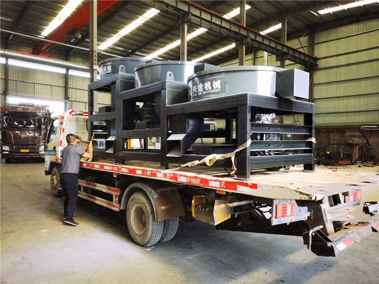 1.5米有機(jī)肥三級(jí)拋圓機(jī)發(fā)貨現(xiàn)場(chǎng)