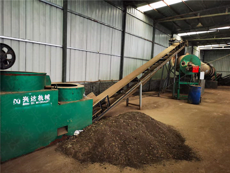 客戶有機肥顆粒設備生產(chǎn)現(xiàn)場