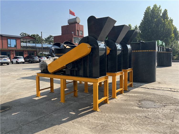 處理牛糞粉碎設(shè)備有機(jī)肥生產(chǎn)線立式雙級(jí)粉碎機(jī) 蘑菇渣物料破碎機(jī)