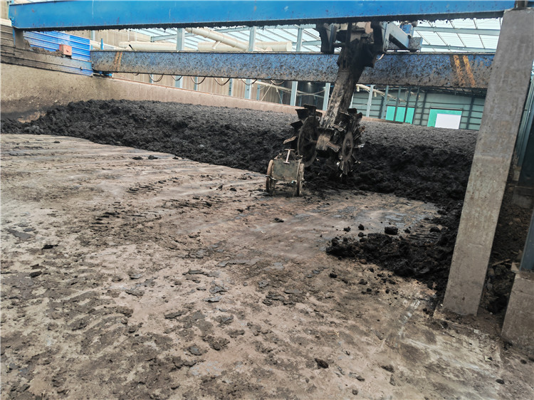 液壓輪盤翻拋機 大跨度高深度羊糞發(fā)酵堆肥生產(chǎn)線 興達廠家